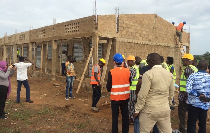 Cent complexes scolaires