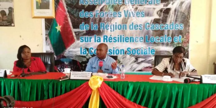 Le présidium à la rencontre