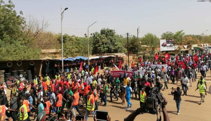 Marche-meeting-syndicats-IUTS