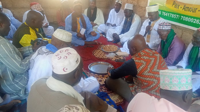Luc Arnaud Compaoré dans une mosquée à Nioko 2