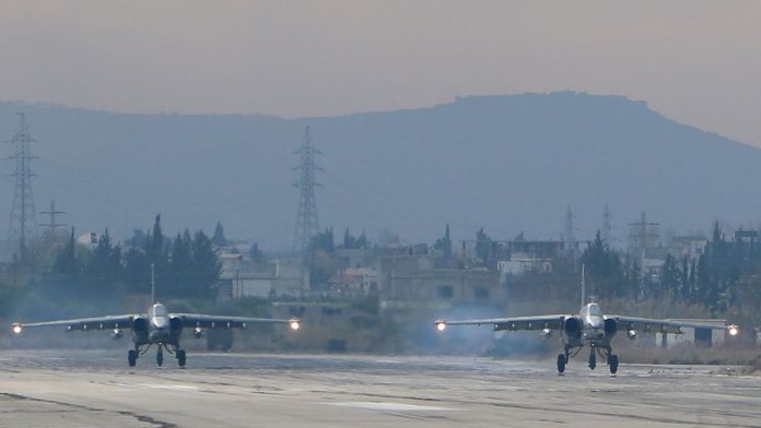 des-avions-de-combat-russes-sukhoi-sur-la-base-militaire-syrienne-de-lattaquie-le-16-decembre-2015_5488842
