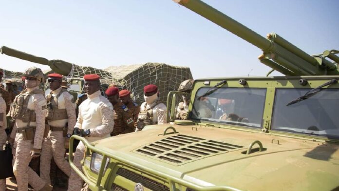 Remise matériel militaire_2