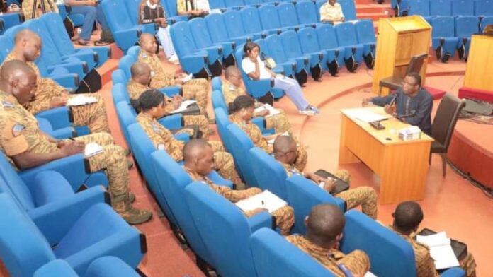 Stagiaires de l'armée à l'ALT
