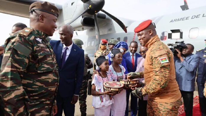 Capitaine Ibrahim Traoré à Niamey chez Abdourahamane Tiani