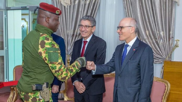 Capitaine Ibrahim Traoré et Nabil Ammar de la Tunisie