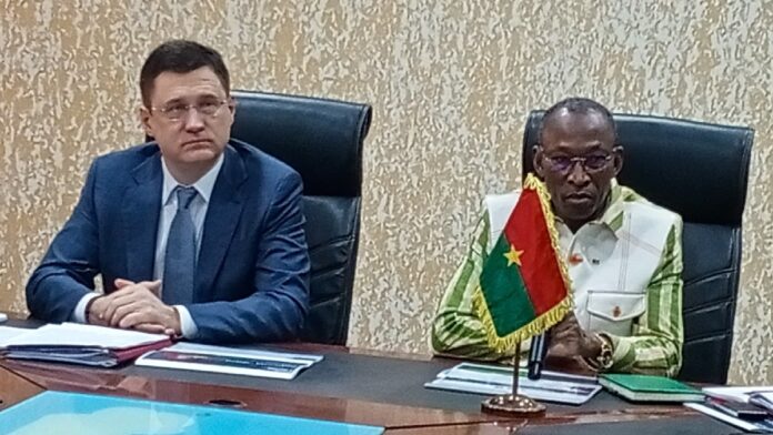 Apollinaire Kyélem de Tambela et Vice-Premier ministre russe Alexandre Novak