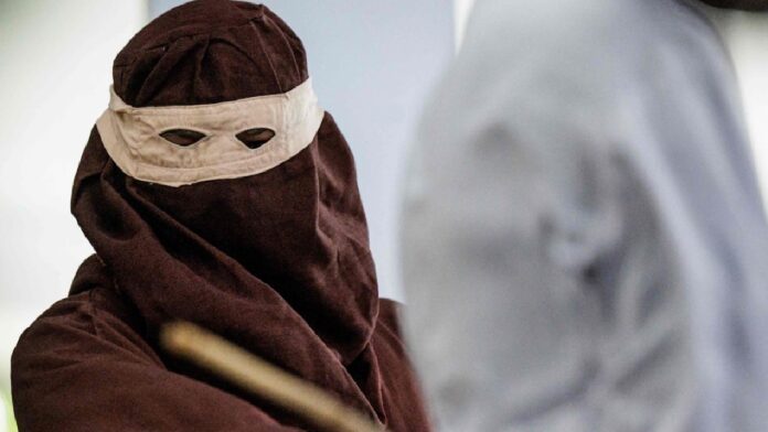 Étudiants fouettés pour relation homosexuelle