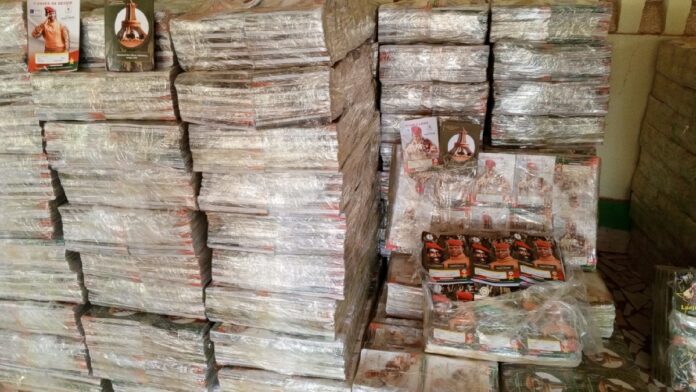 cahiers à l'effigie des FDS et VDP pour accompagner élèves déplacés internes par C