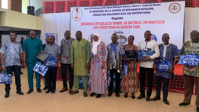 remise de matériel informatique aux institutions judiciaires