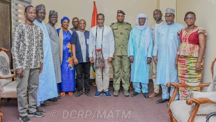 délégation nigérienne avec ministre Emile Zerbo sur collectivités territoriales