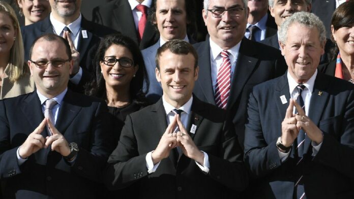 1444x920_emmanuel-macron-centre-pleonasme_copy_1200x675_1