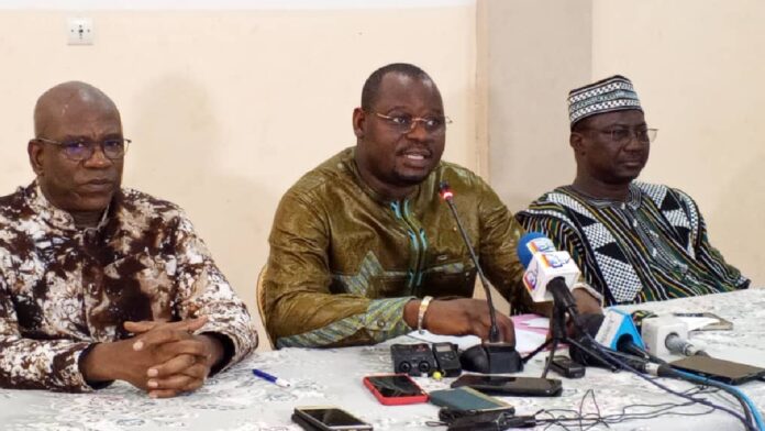 Edasso Rodrigue Bayala lance conférence sur civisme et paix en milieu scolaire