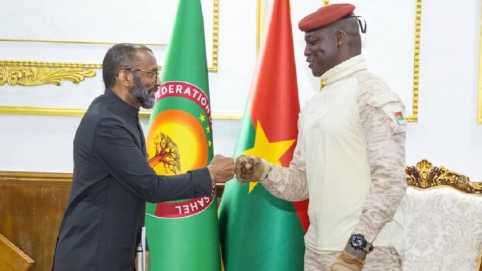 Capitaine Ibrahim Traoré et Kamil Hamoud Abdel Wedoud résident Banque mondiale