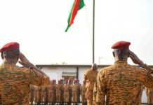 Garnison de Ouagadougou : la montée des couleurs pour raviver le patriotisme et la cohésion militaire