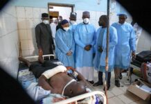 Visite aux blessés de Kati : Le Premier ministre et le président du CNT au chevet des victimes